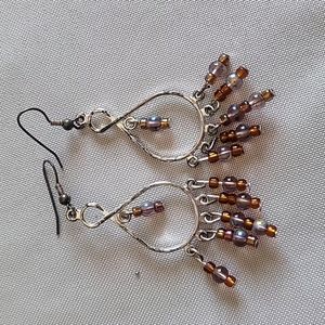 Earrings amber and iridescent colored bead.